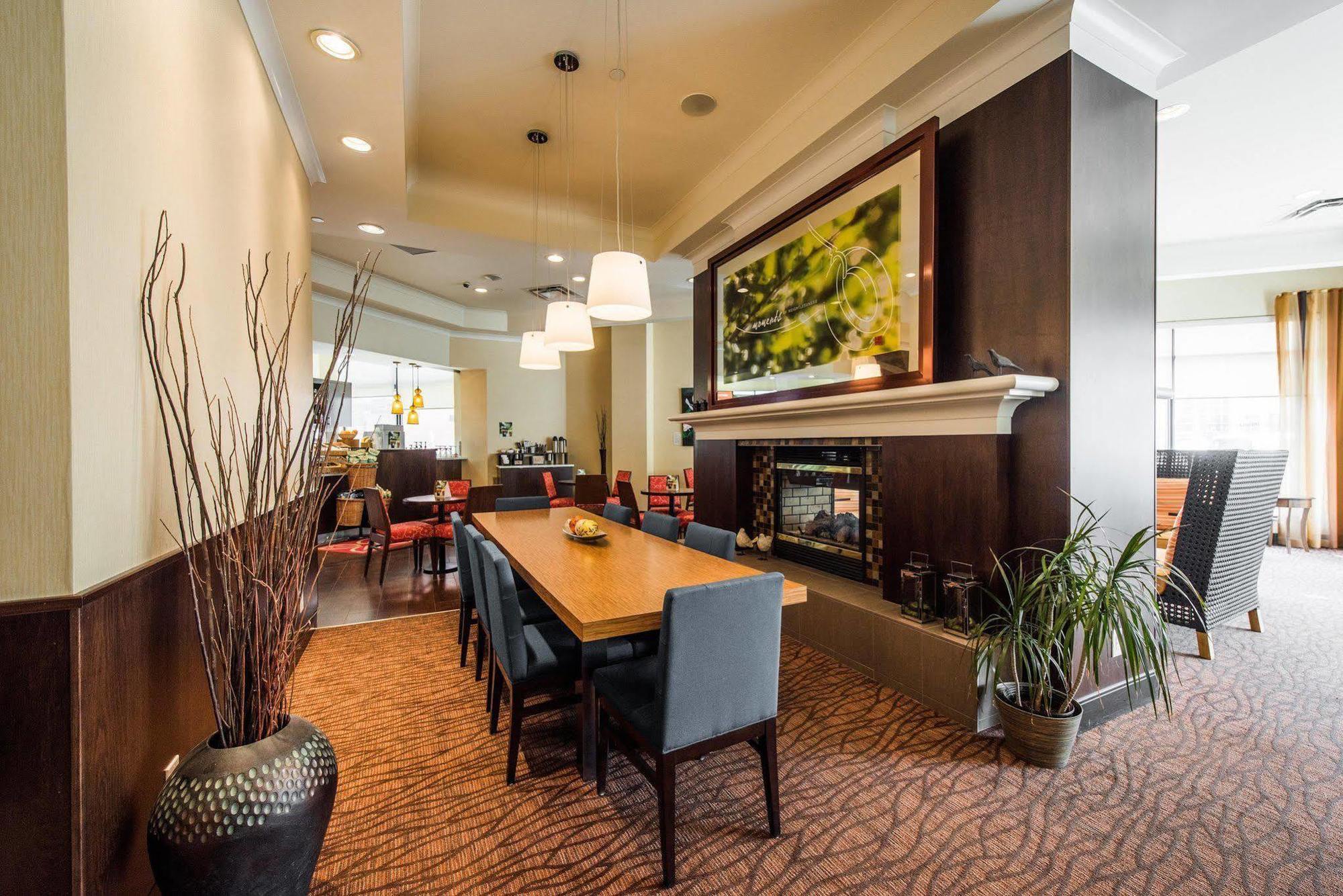 Hilton Garden Inn Saskatoon Downtown Bagian luar foto